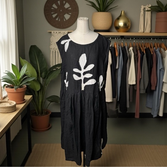 TINA GIVENS | Linen Julia dress with appliqués Size Medium in Black - Picture 1 of 11